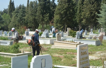 Mezarlıklar, Ramazan Bayramı’na hazırlanıyor