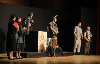 Edirne Belediyesi Şehir Tiyatrosu, yeni yılın ilk oyununu sahneledi