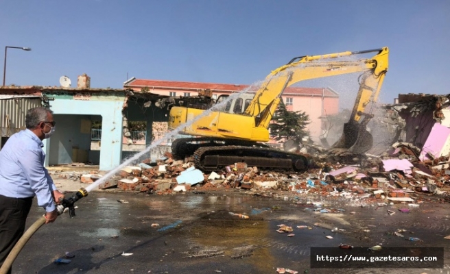 Belediye yıktı, Mustafa Helvacıoğlu suladı !