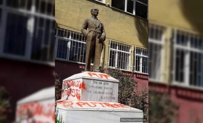 Büyük önder Atatürk'ün büstüne çirkin saldırı