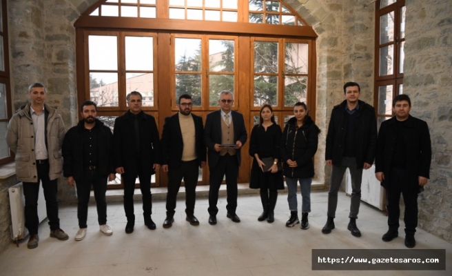 Başkan Helvacıoğlu, Türk bayrağını müze binasına dikti !