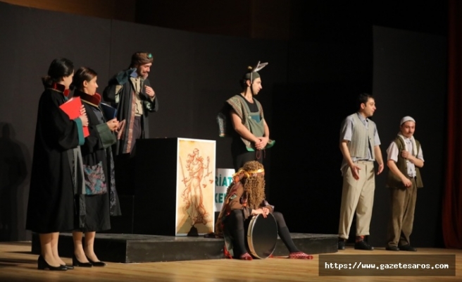 Edirne Belediyesi Şehir Tiyatrosu, yeni yılın ilk oyununu sahneledi
